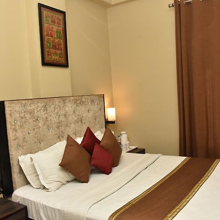 ורנאסי Hotel Vibhav Harsh מראה חיצוני תמונה