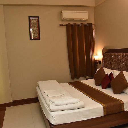 ורנאסי Hotel Vibhav Harsh מראה חיצוני תמונה