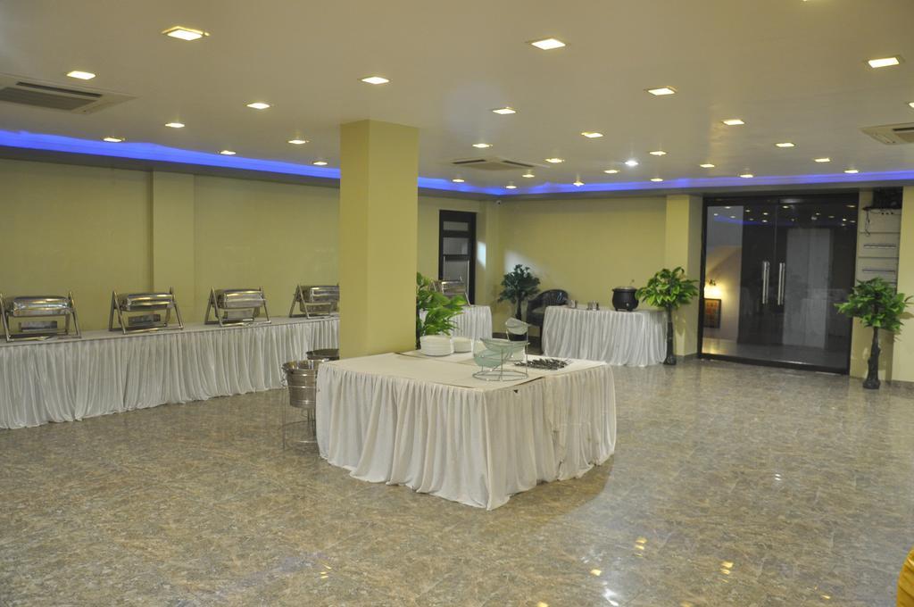 ורנאסי Hotel Vibhav Harsh מראה חיצוני תמונה