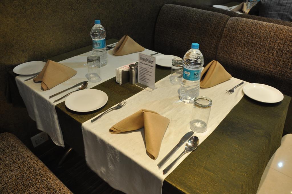 ורנאסי Hotel Vibhav Harsh מראה חיצוני תמונה
