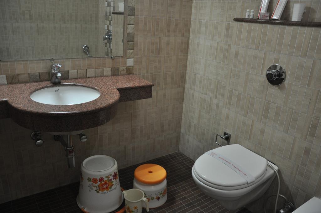 ורנאסי Hotel Vibhav Harsh מראה חיצוני תמונה
