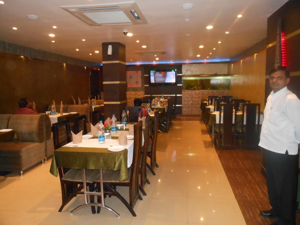 ורנאסי Hotel Vibhav Harsh מראה חיצוני תמונה