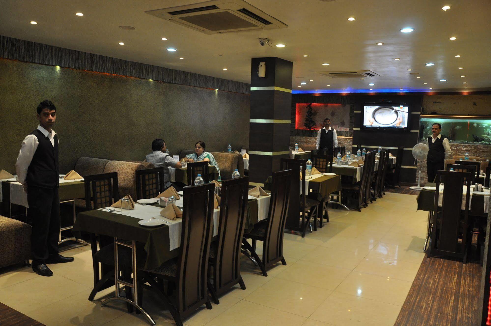 ורנאסי Hotel Vibhav Harsh מראה חיצוני תמונה