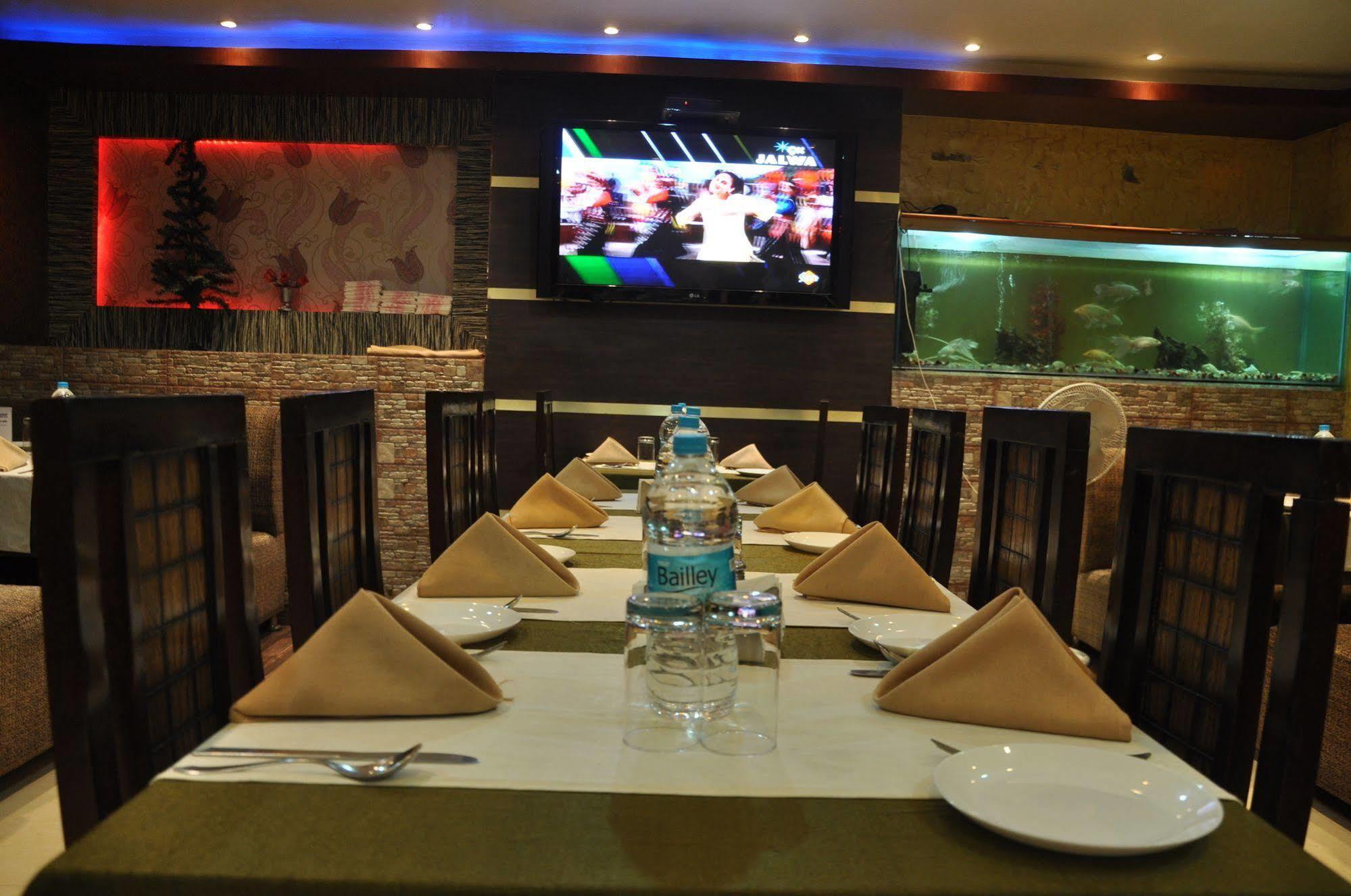 ורנאסי Hotel Vibhav Harsh מראה חיצוני תמונה