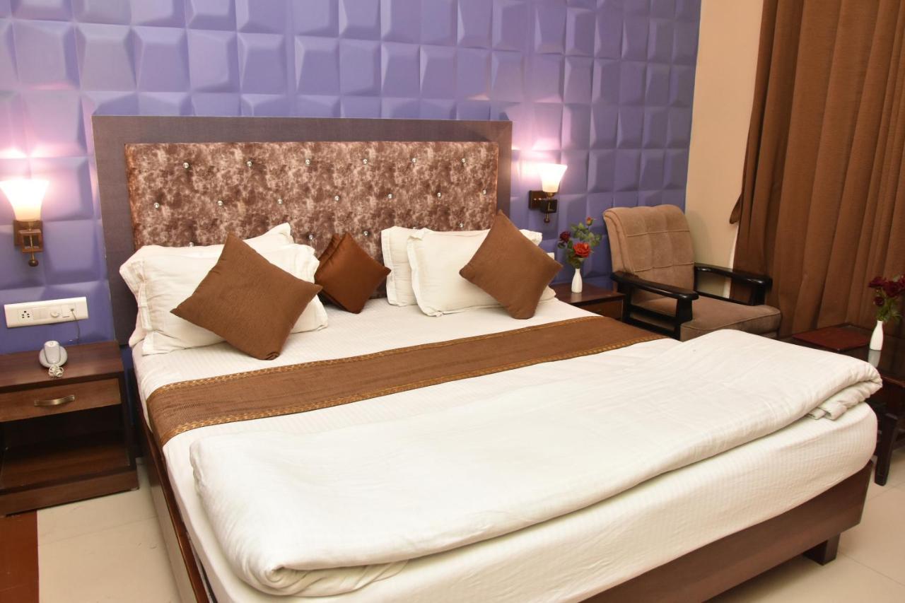 ורנאסי Hotel Vibhav Harsh מראה חיצוני תמונה