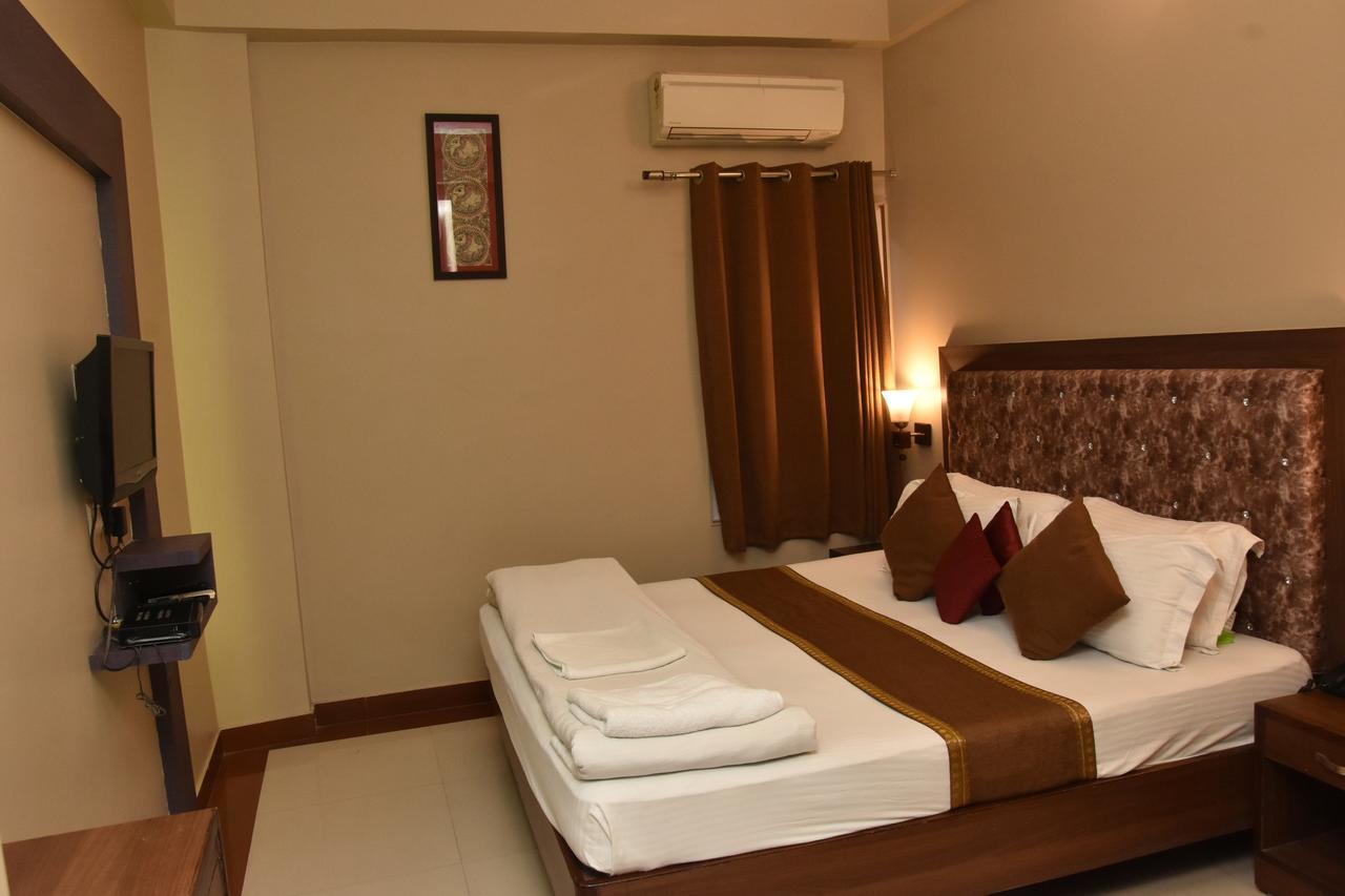 ורנאסי Hotel Vibhav Harsh מראה חיצוני תמונה