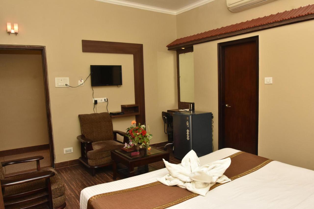 ורנאסי Hotel Vibhav Harsh מראה חיצוני תמונה