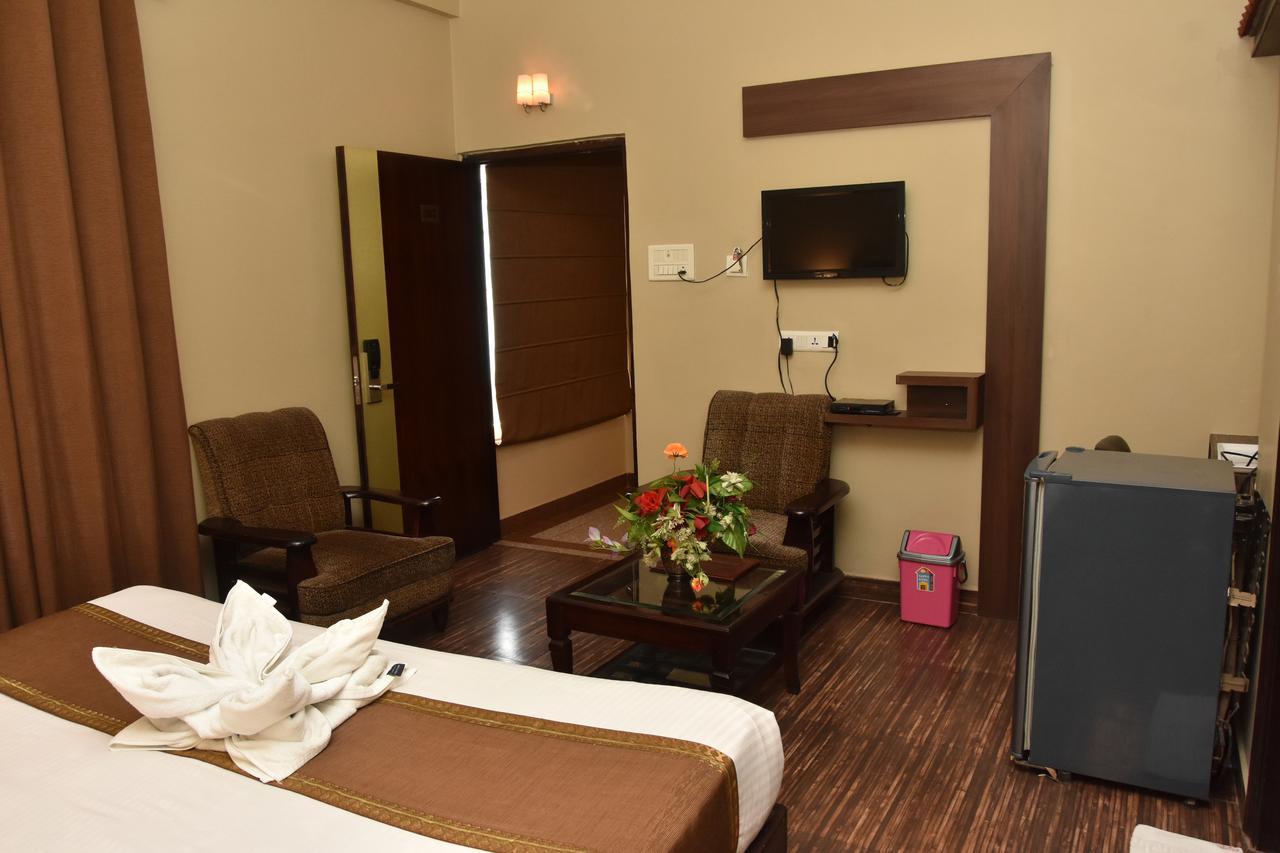 ורנאסי Hotel Vibhav Harsh מראה חיצוני תמונה