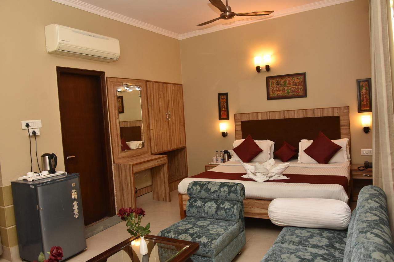ורנאסי Hotel Vibhav Harsh מראה חיצוני תמונה