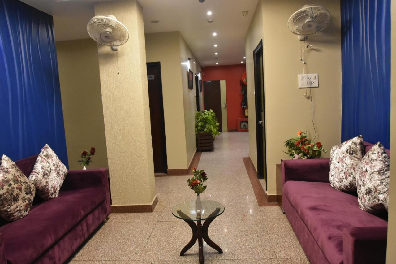 ורנאסי Hotel Vibhav Harsh מראה חיצוני תמונה