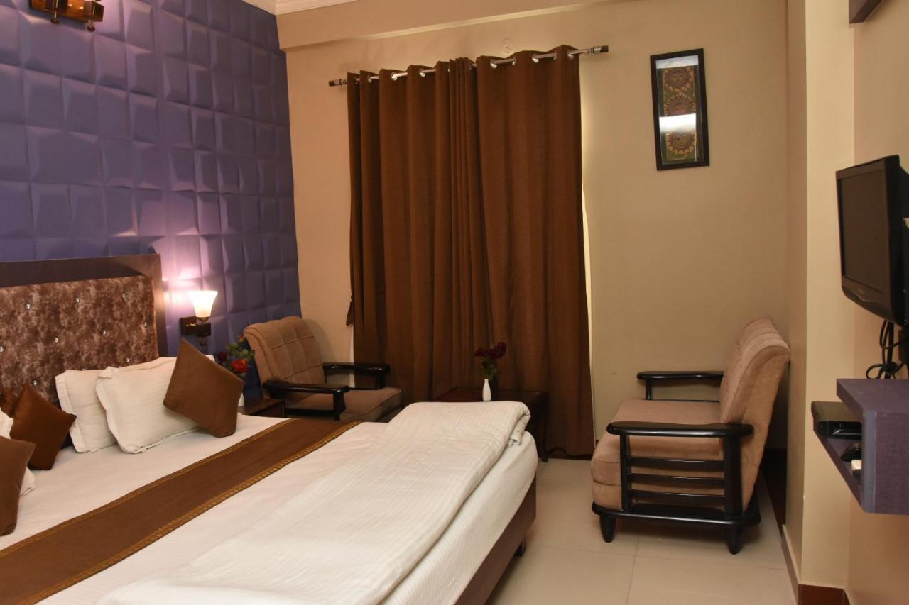 ורנאסי Hotel Vibhav Harsh מראה חיצוני תמונה